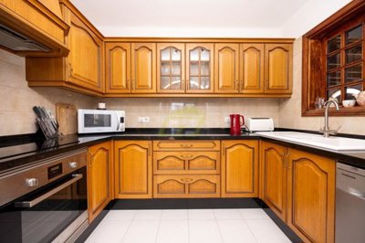 Delightful traditional style villa set on large plot in Playa Blanca