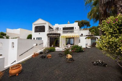 Stunning hillside detached villa with panoramic mountain & sea views in Nazaret