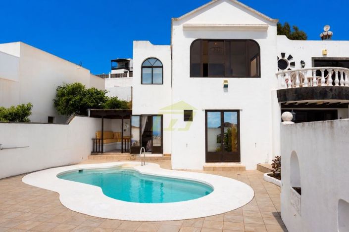 Image No.2-4 Bed Villa for sale