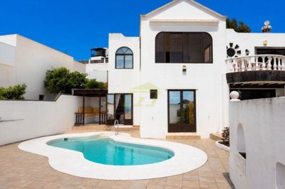 Stunning hillside detached villa with panoramic mountain & sea views in Nazaret