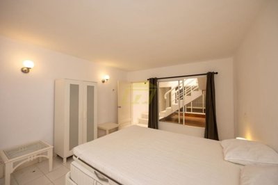 Spacious frontline property moments from the beach with a communal pool