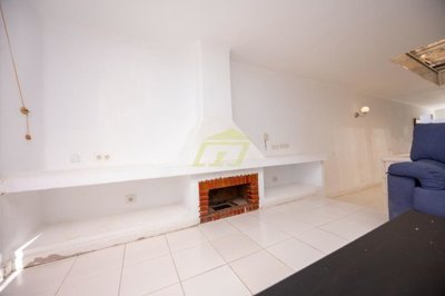 Spacious frontline property moments from the beach with a communal pool
