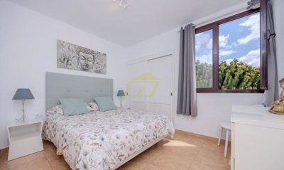 Renovated top floor apartment with pool views