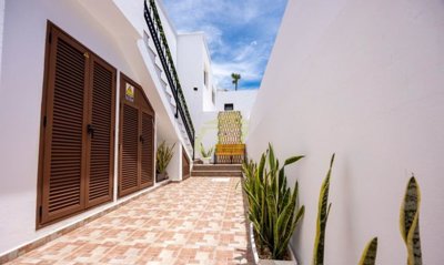 Top floor apartment with terrace, mountain views and off-road parking