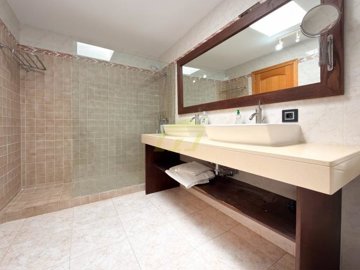 A rare opportunity for investment or as a holiday home in Costa Teguise