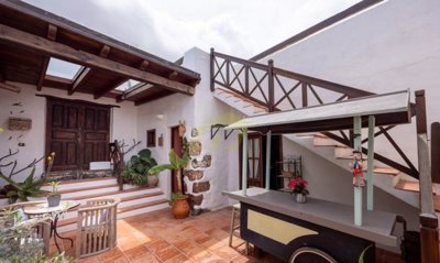 Beautifully restored fully furnished Canarian home with panoramic views in Villa de Teguise- Lanzarote's historic heart