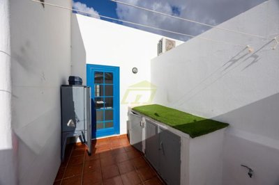 Spacious 3-bed duplex with terraces in exclusive Puerto Calero