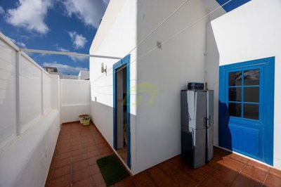 Spacious 3-bed duplex with terraces in exclusive Puerto Calero