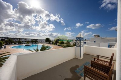 Spacious 3-bed duplex with terraces in exclusive Puerto Calero