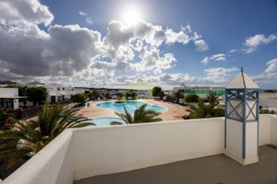 Spacious 3-bed duplex with terraces in exclusive Puerto Calero