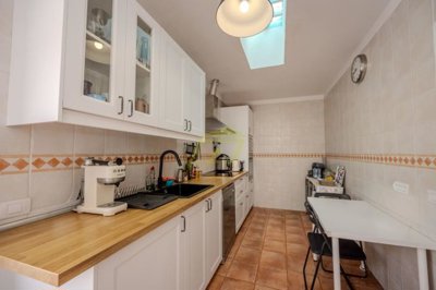 Spacious 3-bed duplex with terraces in exclusive Puerto Calero