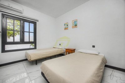 3 bedroom detached villa in Playa Blanca for sale