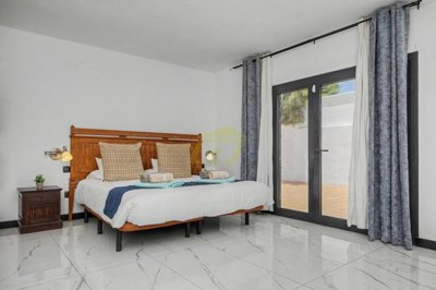 3 bedroom detached villa in Playa Blanca for sale