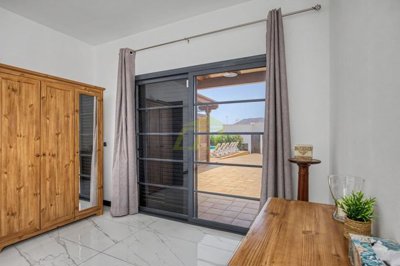 3 bedroom detached villa in Playa Blanca for sale