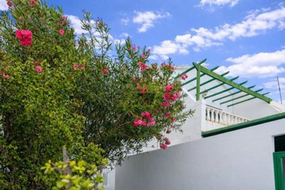 South-facing property in the heart of Puerto del Carmen just minutes from Playa Grande