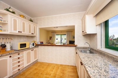 South-facing property in the heart of Puerto del Carmen just minutes from Playa Grande