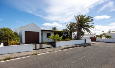 Amazing villa with three bedrooms and two bathrooms in Charco del Palo