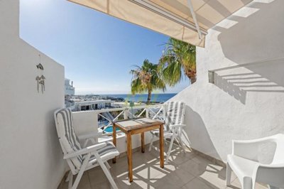 A beautifully renovated apartment with spectacular pool and sea views
