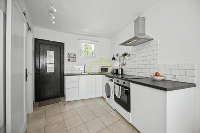 A beautifully renovated apartment with spectacular pool and sea views