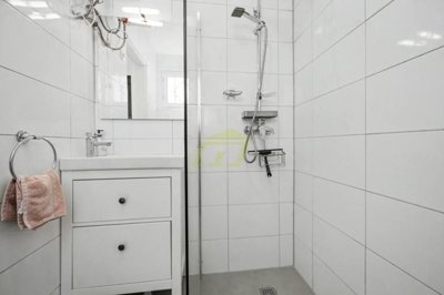 A beautifully renovated apartment with spectacular pool and sea views