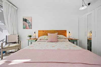 A beautifully renovated apartment with spectacular pool and sea views