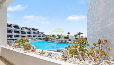 1 bedroom 1 bathroom apartment on frontline complex with communual swimming pools and on-site restaurants