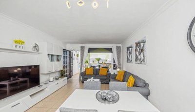 1 bedroom 1 bathroom apartment on frontline complex with communual swimming pools and on-site restaurants