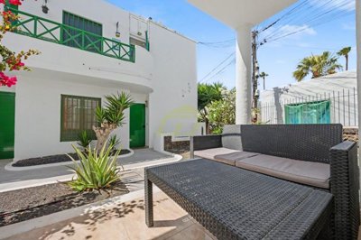 Private furnished apartment in gated community, minutes from the beach