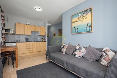 Private furnished apartment in gated community, minutes from the beach
