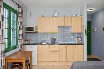 Private furnished apartment in gated community, minutes from the beach