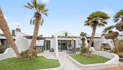 2 bed, 2 bath bungalow in frontline complex with communual pool and facilities
