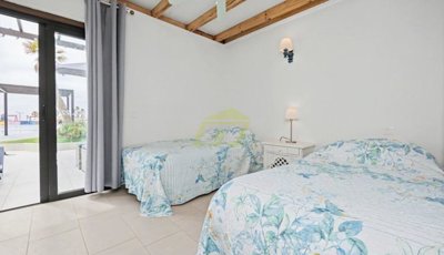 2 bed, 2 bath bungalow in frontline complex with communual pool and facilities