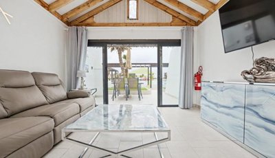 2 bed, 2 bath bungalow in frontline complex with communual pool and facilities