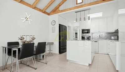 2 bed, 2 bath bungalow in frontline complex with communual pool and facilities