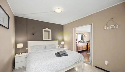 7 bedroom, 4 bathroom home with ample outdoor space and stunning views