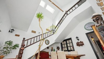 7 bedroom, 4 bathroom home with ample outdoor space and stunning views