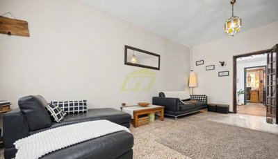 7 bedroom, 4 bathroom home with ample outdoor space and stunning views