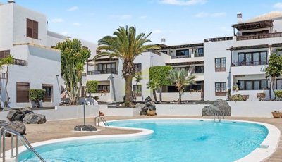 3 bed, 3 bath duplex with communual pool in Costa Teguise