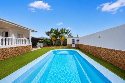 Fantastic 5 bedroom South Facing Villa in Playa Blanca