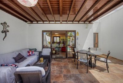 Exclusive property, heated pool, guest annex, walk to town.