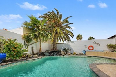 Exclusive property, heated pool, guest annex, walk to town.