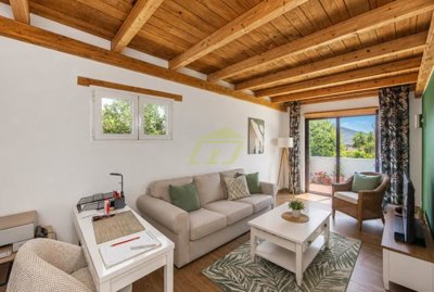 Exclusive property, heated pool, guest annex, walk to town.