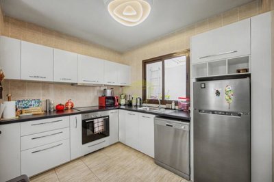 Exclusive property, heated pool, guest annex, walk to town.