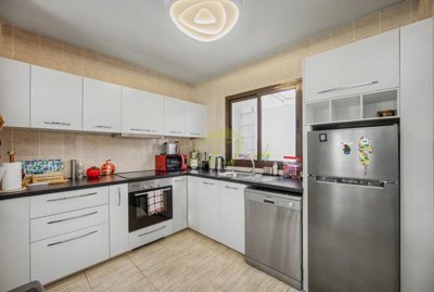 Exclusive property, heated pool, guest annex, walk to town.