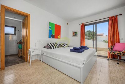 Exclusive property, heated pool, guest annex, walk to town.