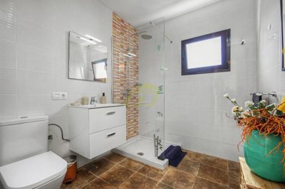 Exclusive property, heated pool, guest annex, walk to town.