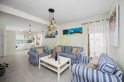 Modern 3 bedroom apartment for sale in the heart of Puerto del Carmen