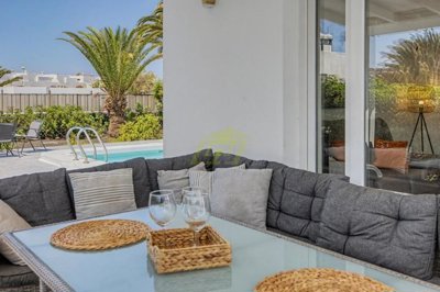 Rare opportunity of a 2 bedroom detached villa close to the beach