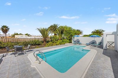 Rare opportunity of a 2 bedroom detached villa close to the beach