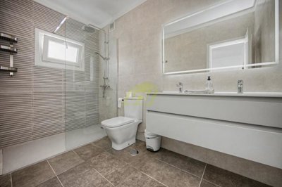 Rare opportunity of a 2 bedroom detached villa close to the beach